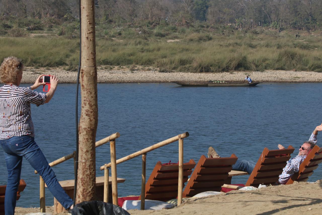Jungle Sunset Camp Otel Sauraha Dış mekan fotoğraf