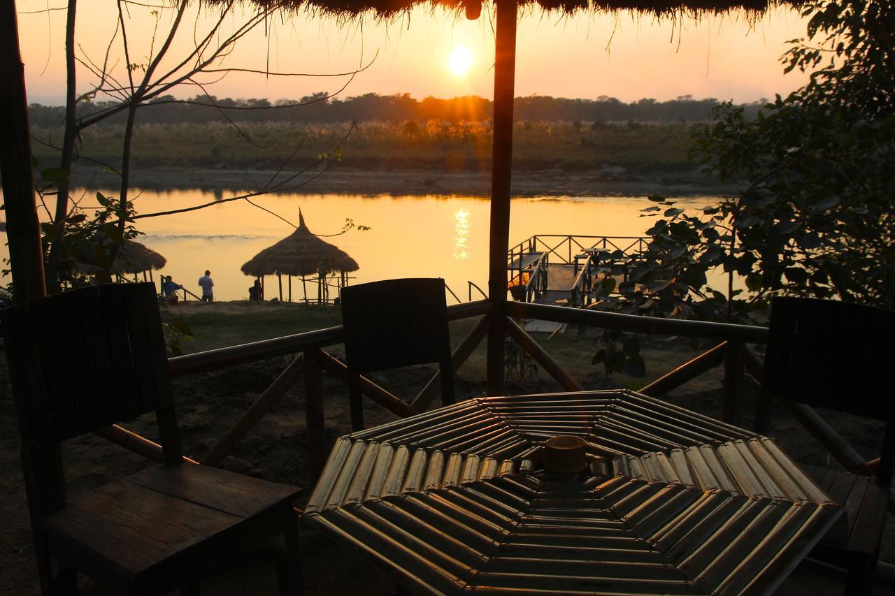 Jungle Sunset Camp Otel Sauraha Dış mekan fotoğraf