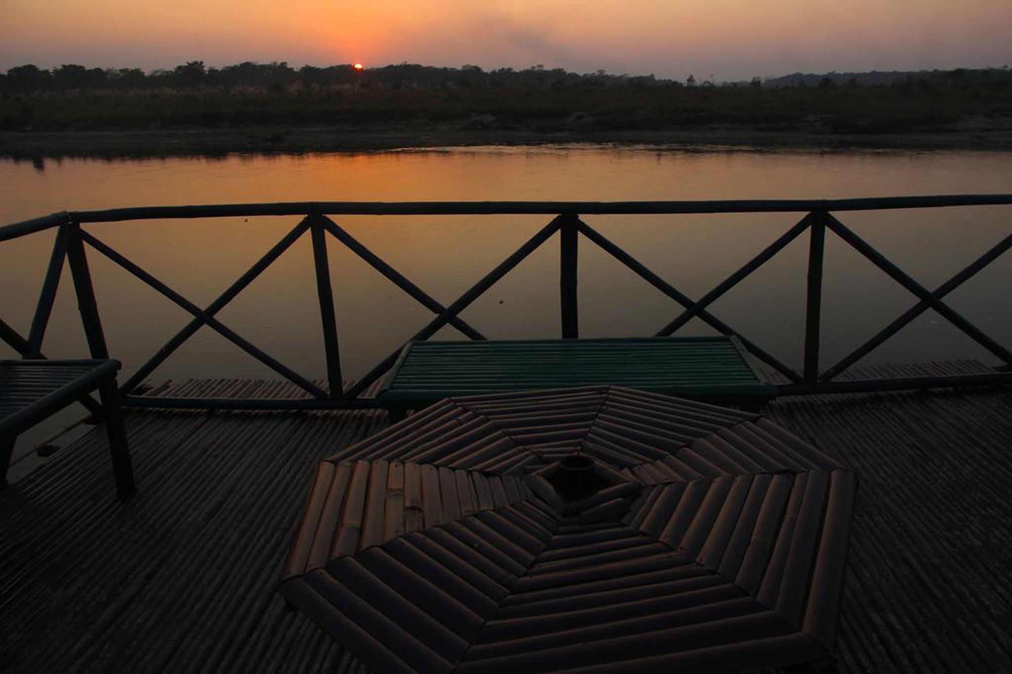 Jungle Sunset Camp Otel Sauraha Dış mekan fotoğraf