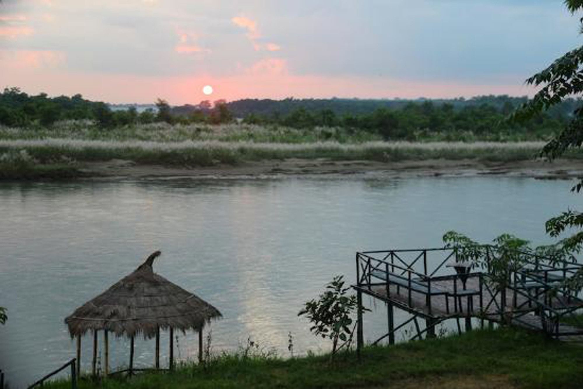 Jungle Sunset Camp Otel Sauraha Dış mekan fotoğraf